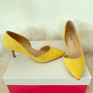 Yellow pumps